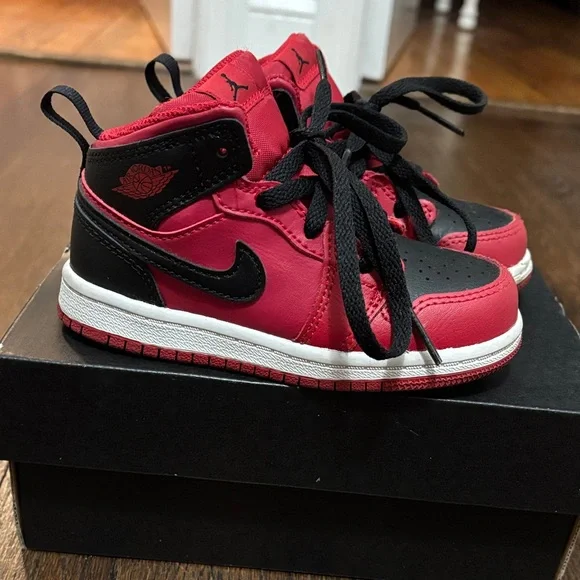 Jordan 1 Mid - Picture 10 of 10